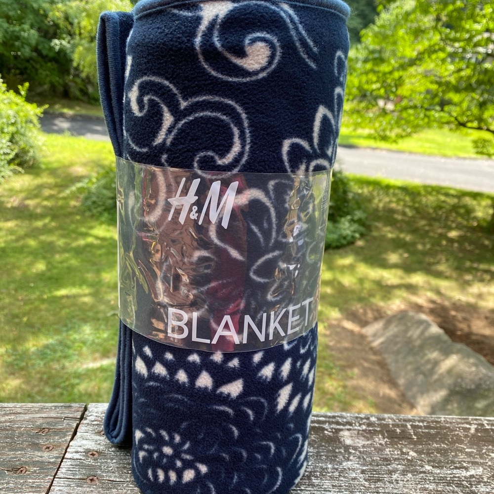 H&M un opened blanket